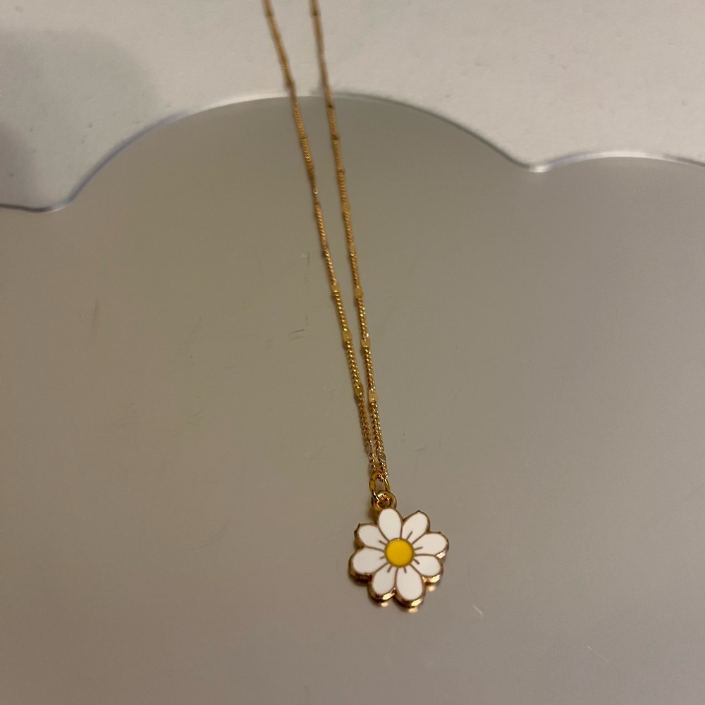Daisy necklace